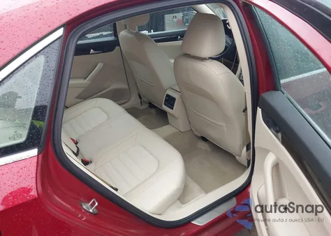 2015 Volkswagen Passat 1.8T Sel Premium z USA, uszkodzony, nr VIN 1VWCT7A33FC023637